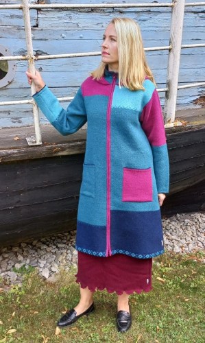 T-640 ZZ Long woolen knitted coat with pockets